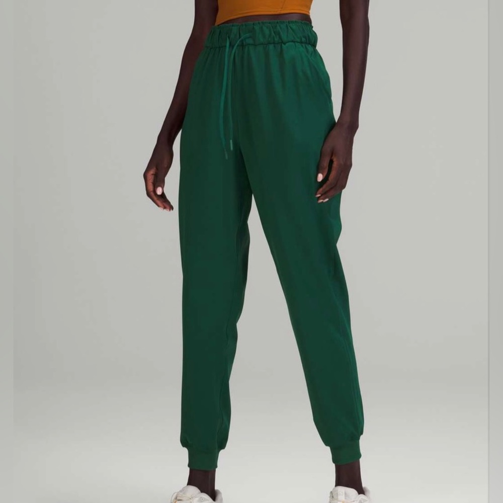 NWOT Lululemon forest green ruffled waist joggers
